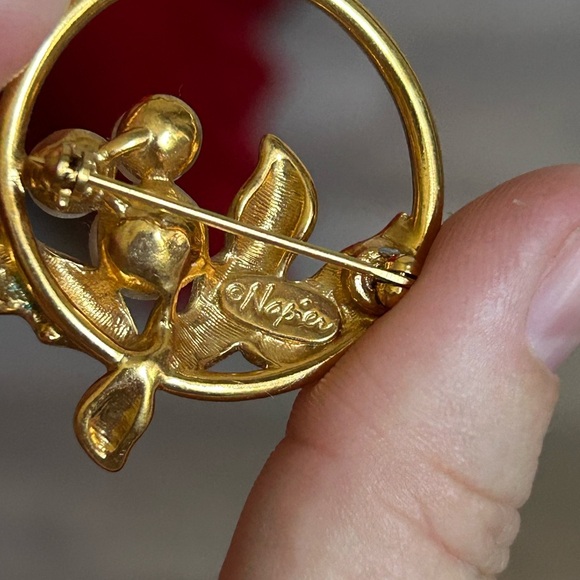 4/$50 NAPIER Gold and Pearl Leaf Brooch 😍 - Picture 9 of 9